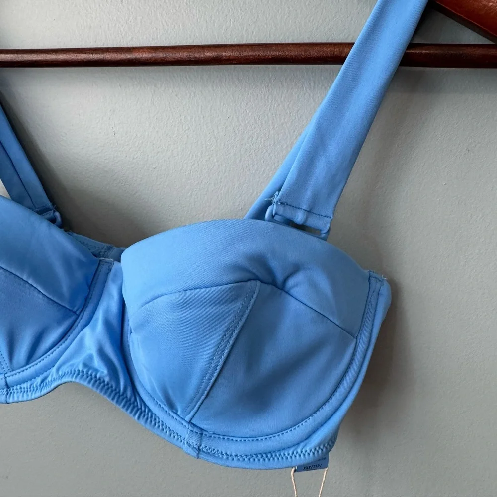 SKIMS Signature Swim Strapless Underwire Top w/Straps in Tide. NWT. Women’s XXS